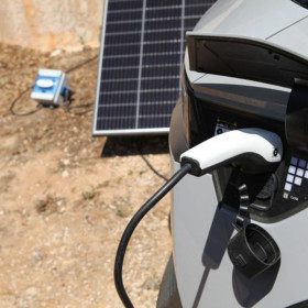 L'invention d'un chargeur solaire bidirectionnel pour recharger une voiture  ou alimenter une maison en énergie - NeozOne