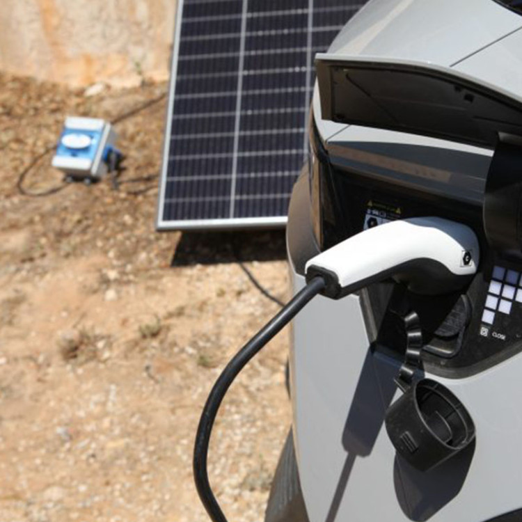Chargeur de voiture électrique avec photovoltaique solaire